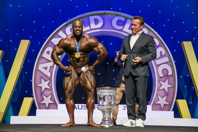 Arnold Classic Australia Winner Brandon Curry and Gov. Arnold Schwarzenegger (1)